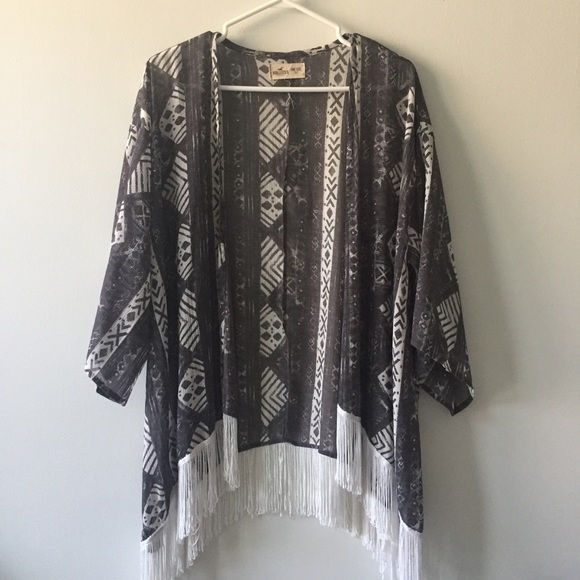 Hollister Flowy Tassel Sheer Kimono Top - Picture 3 of 7